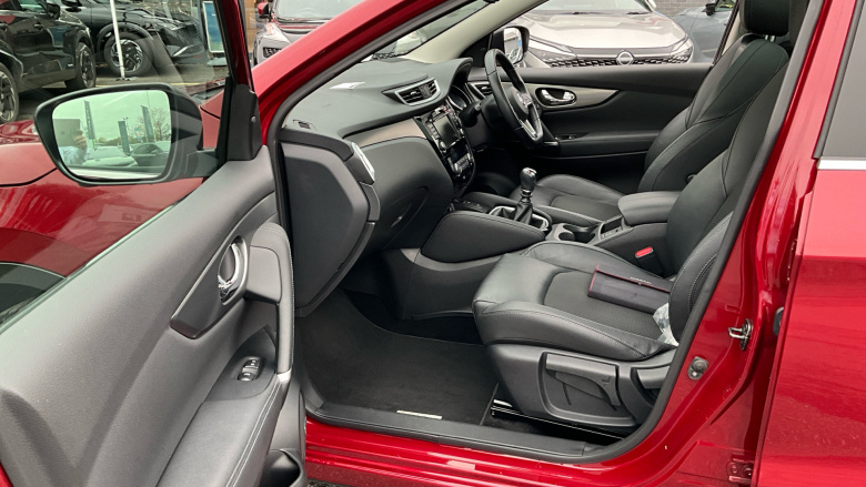 Nissan Qashqai 1.3 DiG-T Tekna 5dr Petrol Hatchback